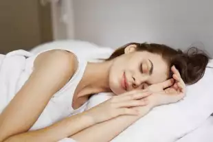 Femme qui dort